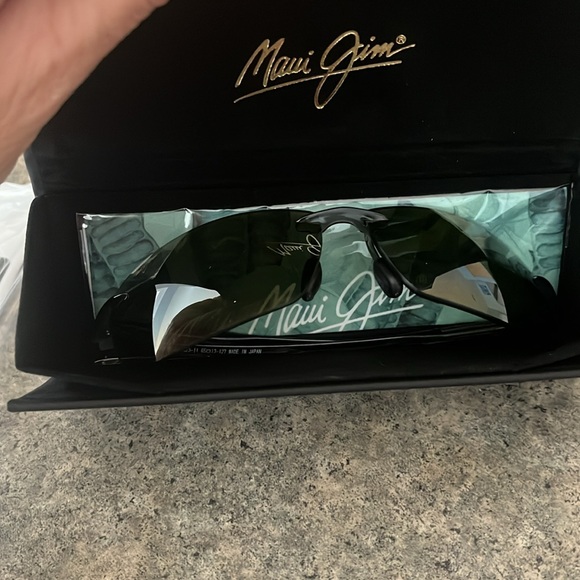 Maui Jim sunglasses - Picture 3 of 5